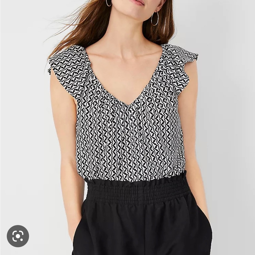 NWT Ann Taylor Geo V-Neck Raglan Top, sz S